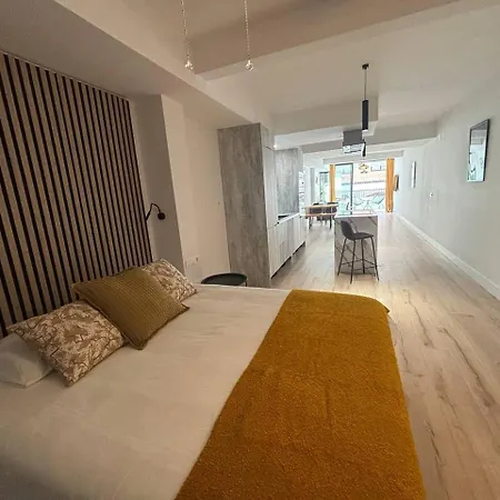 San Miguel Deluxe I -