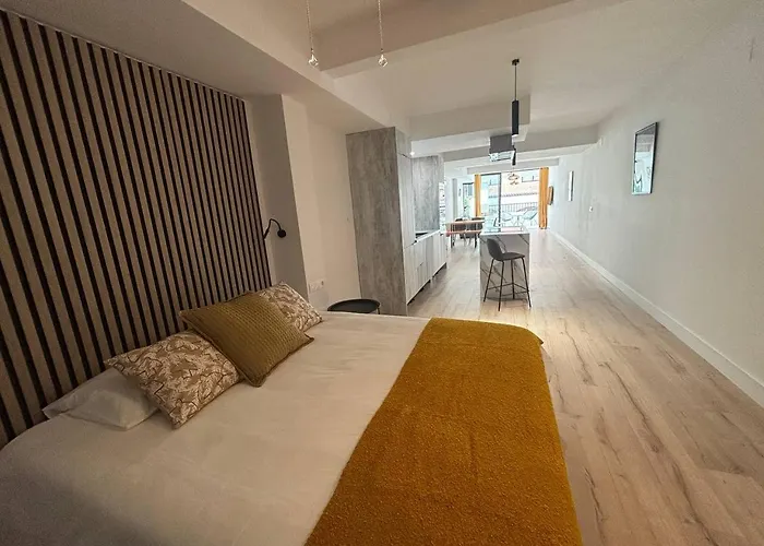 San Miguel Deluxe I -